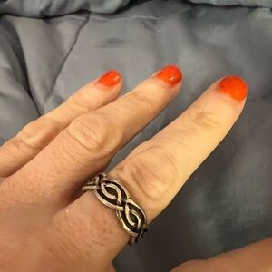 Sterling celtic wavy band ring with black highlights, 7.5.